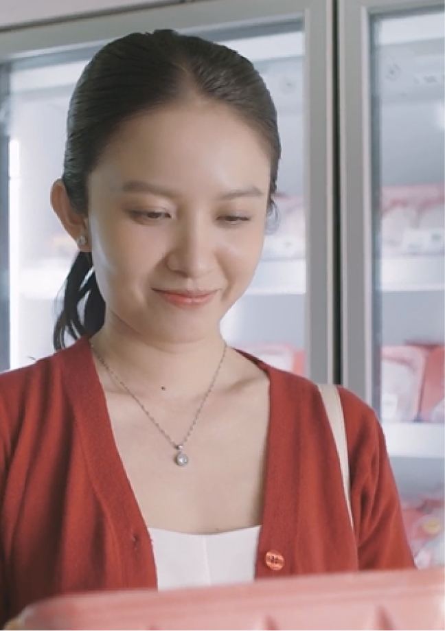 Người tiêu dùng chọn mua sản phẩm CP tại siêu thị